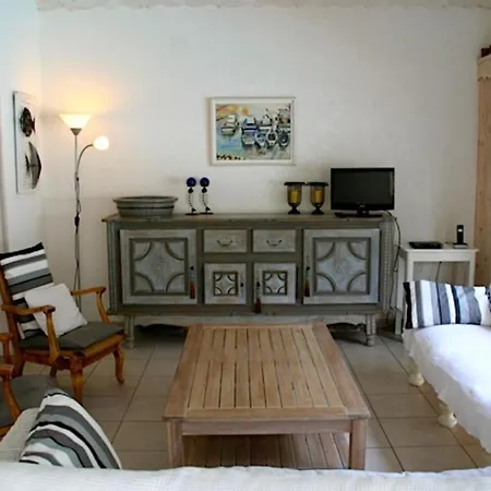 With Pool & Nice Terraces Close To The Beach Casa vacanze Hourtin