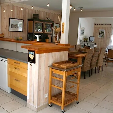 Casa vacanze With Pool & Nice Terraces Close To The Beach