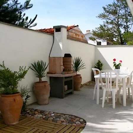 With Pool & Nice Terraces Close To The Beach Casa vacanze Hourtin