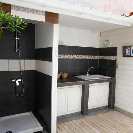 With Pool & Nice Terraces Close To The Beach Hourtin